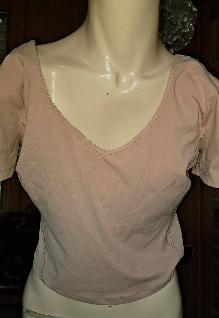 Lululemon Women’s Size 10 Tan Cropped Short Sleeve V-Neck Athletic Top